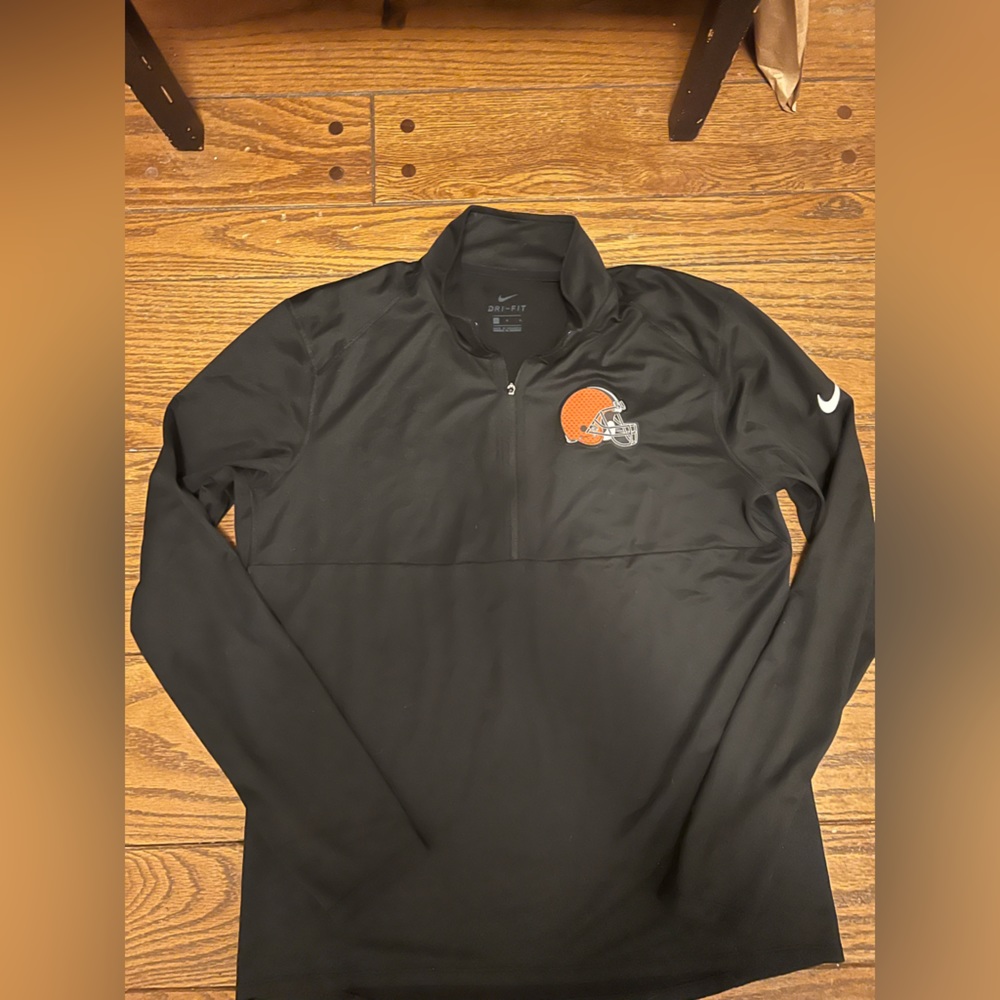Men’s large Cleveland Browns Nike DriFit Pullover.